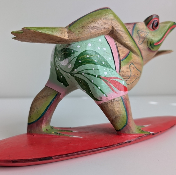 Surfer Frog Carved Wood Figurine Beach Vibes Ron Jon Surf Girl Hawaii Australia - Picture 9 of 16